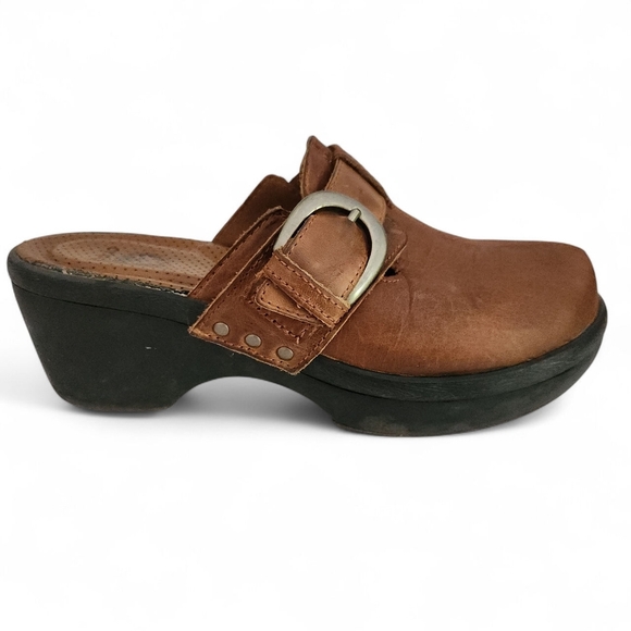 Crocs Cobbler Buckle Brown Leather Clog Mules Women's size 7 - Picture 3 of 14